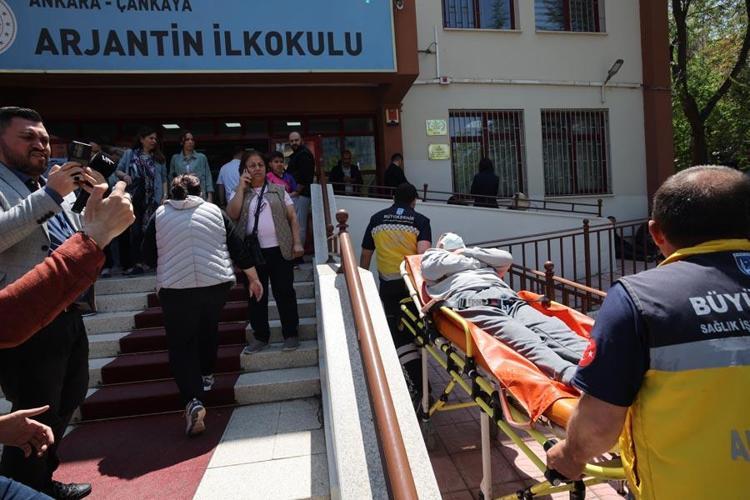 Türkiyede seçim heyecanı Engelli vatandaşlar oylarını kullandı