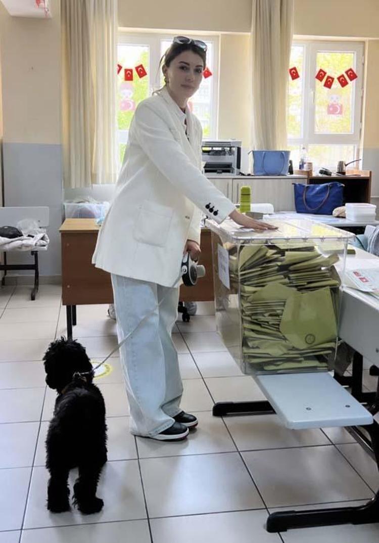 Ünlüler sandık başında
