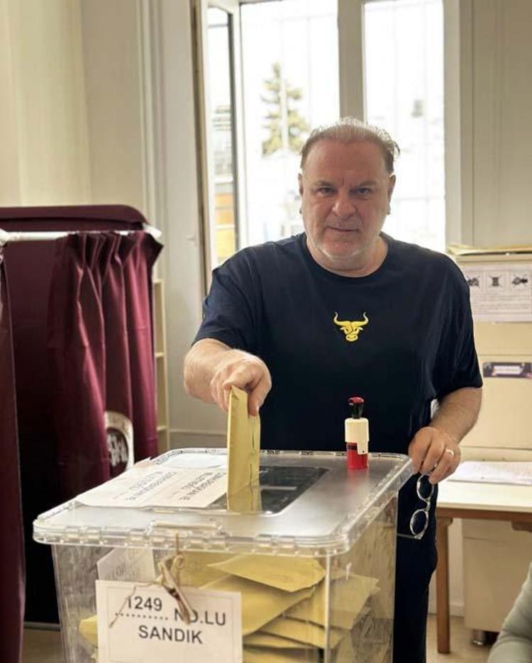 Ünlüler sandık başında