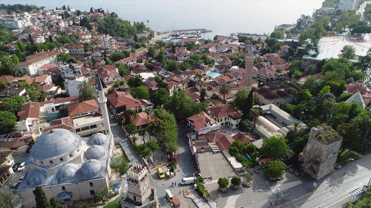 Geceleri 10 bin kişinin olduğu mahallede, 75 seçmen bulunuyor