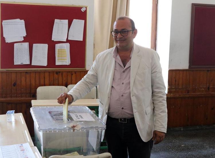 Geceleri 10 bin kişinin olduğu mahallede, 75 seçmen bulunuyor