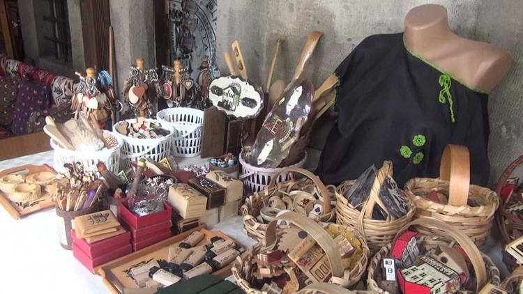 Hobi olarak başladı, yaptığı hediyelik eşyalar mesleği oldu