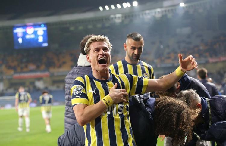 Emre Belözoğlu takımı senin etrafında kuracağım demişti Jorge Jesus hesabını kesti