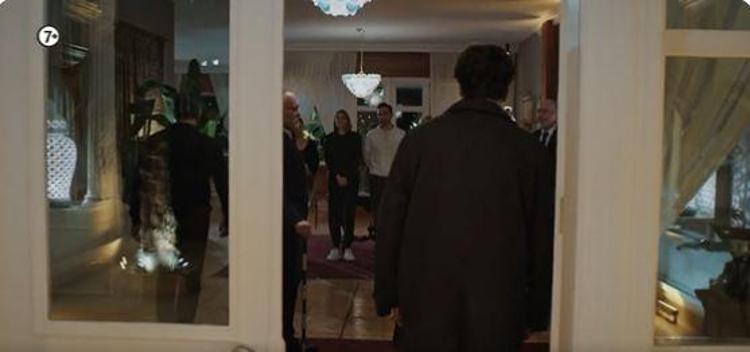 Yalı Çapkını 32. bölüm 3. fragmanı: Ferit Seyranı kaçırıyor, Orhanın babalık sırrı ortaya çıkıyor