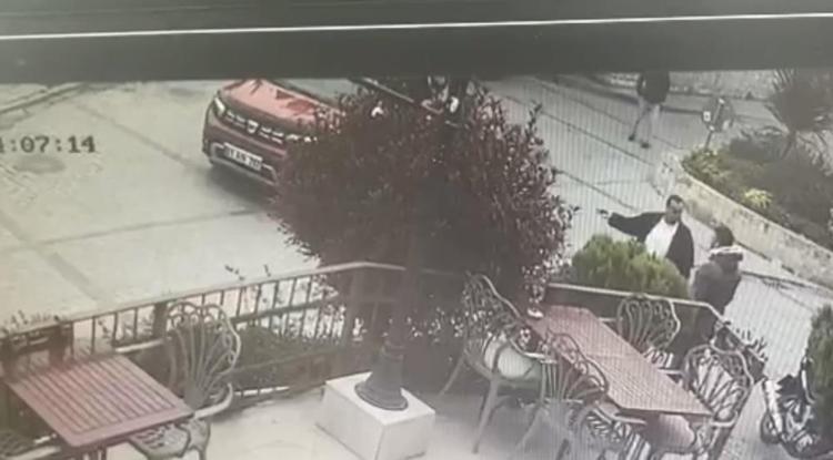 İstanbulda yol ortasında satırlı dehşet Küfür etti sonrası kabus