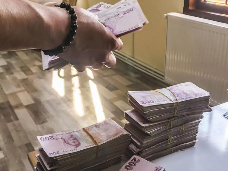 Kamu işçisi zamlı maaş hangi ay alınır, kamu işçileri zamlı maaşlarını ne zaman alacak 700 bin kamu işçisi maaş farklarının ödenmesini bekliyor