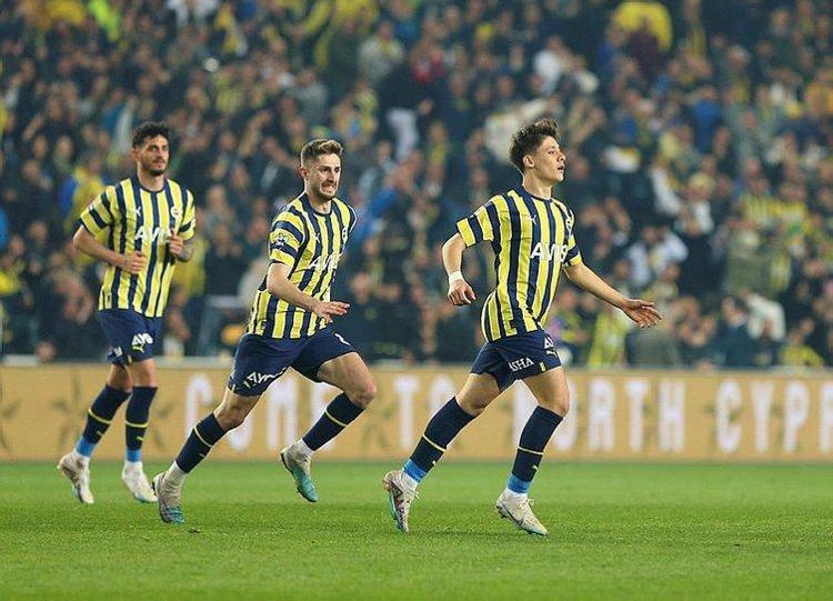 Torreira dediler Fenerbahçenin top kesme canavarı çıktı Serie Anın iki devi Kadıköye geliyor