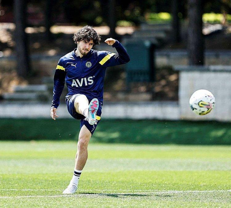 Torreira dediler Fenerbahçenin top kesme canavarı çıktı Serie Anın iki devi Kadıköye geliyor