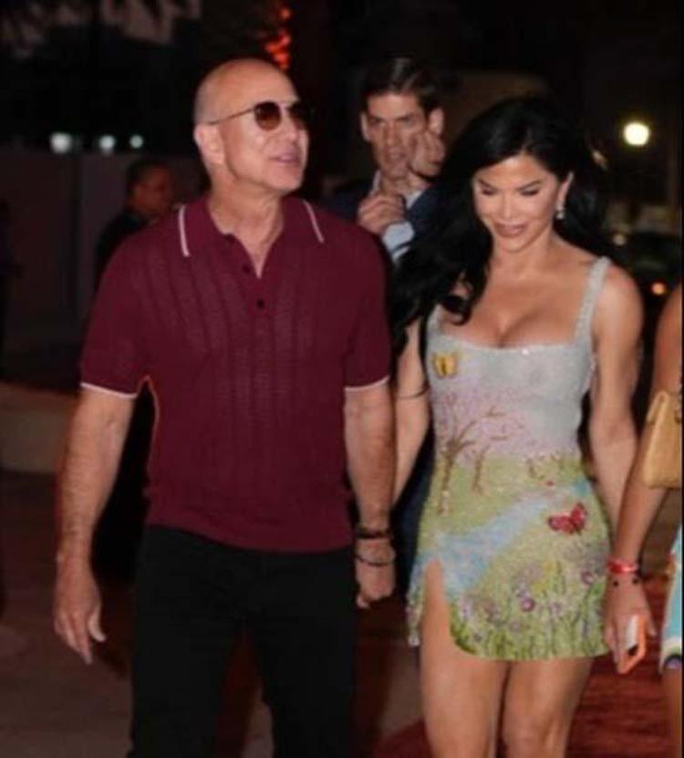 Jeff Bezos ve sevgilisinin aşk tatili