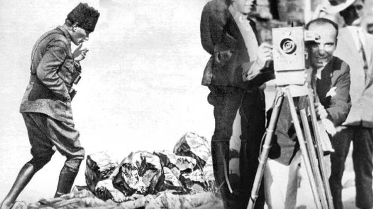Atatürkün yanından ayırmadığı fotoğrafçı Tarihe damga vuran anın hikayesi ortaya çıktı