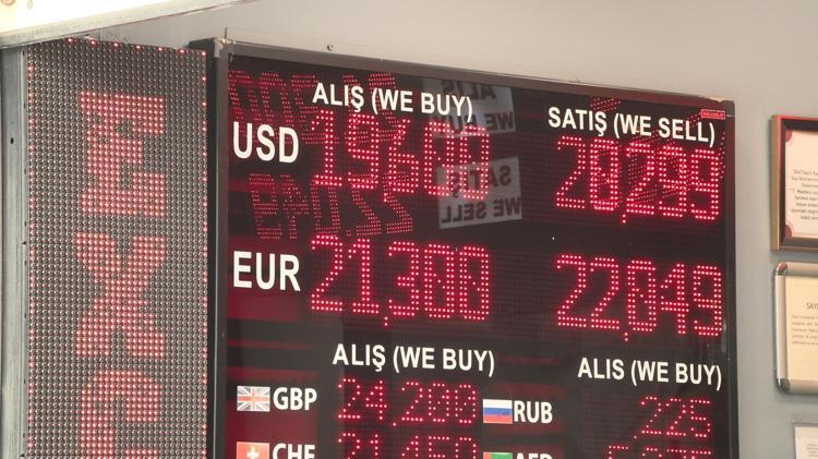 Dolar ve euroda kur farkı Döviz bürolarında fiyat değişimi: Legal değil, fırsatçılık