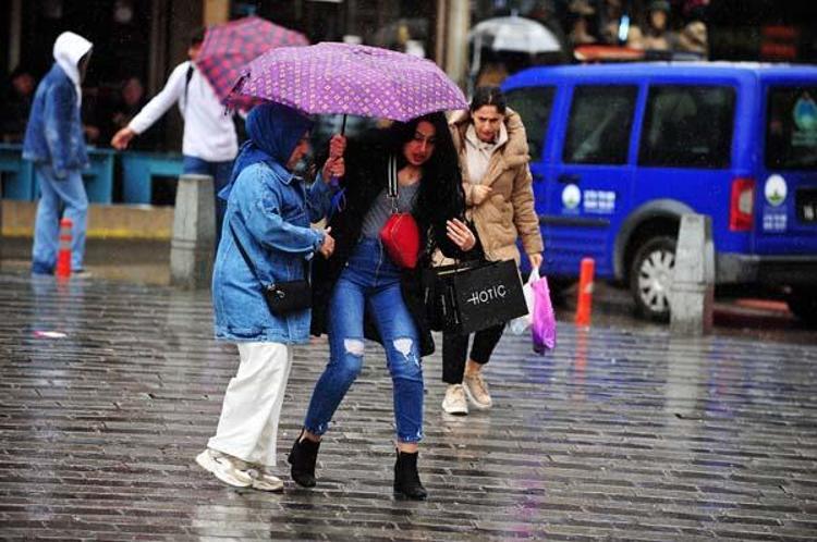 CUMARTESİ GÜNÜ İÇ ANADOLUDA GÖK GÜRÜLTÜLÜ SAĞANAK YAĞIŞLARA DİKKAT