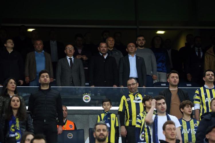 Fenerbahçede bunalıma girdiğini söyledi menajerine talimat verdi 3 ayrılık birden