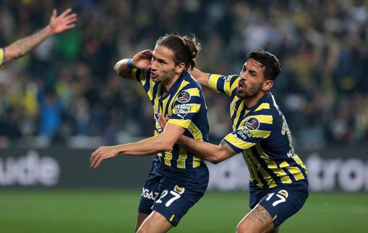 Fenerbahçede bunalıma girdiğini söyledi menajerine talimat verdi 3 ayrılık birden