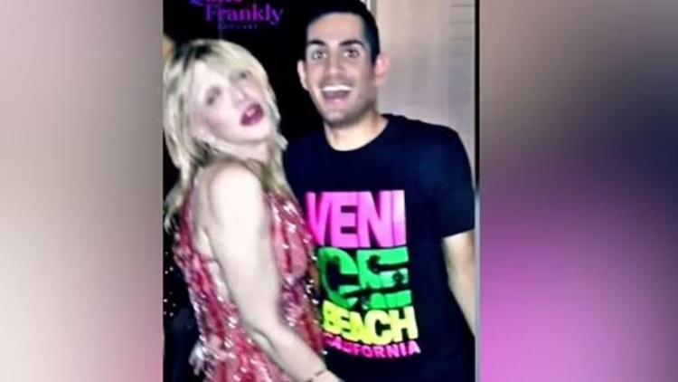 Courtney Love tarafından tacize uğradım, o anın fotoğrafı da var