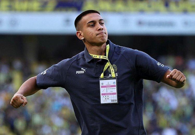 Babası önümüzdeki sezon Fenerbahçede demişti Premier Lig devine imza atıyor...