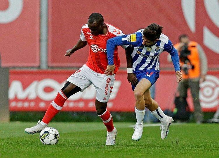Babası önümüzdeki sezon Fenerbahçede demişti Premier Lig devine imza atıyor...