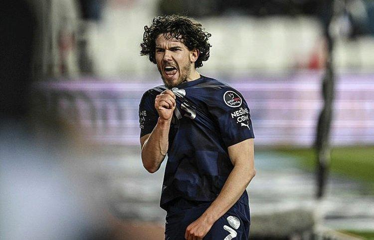 Babası önümüzdeki sezon Fenerbahçede demişti Premier Lig devine imza atıyor...