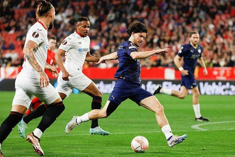 Babası önümüzdeki sezon Fenerbahçede demişti Premier Lig devine imza atıyor...