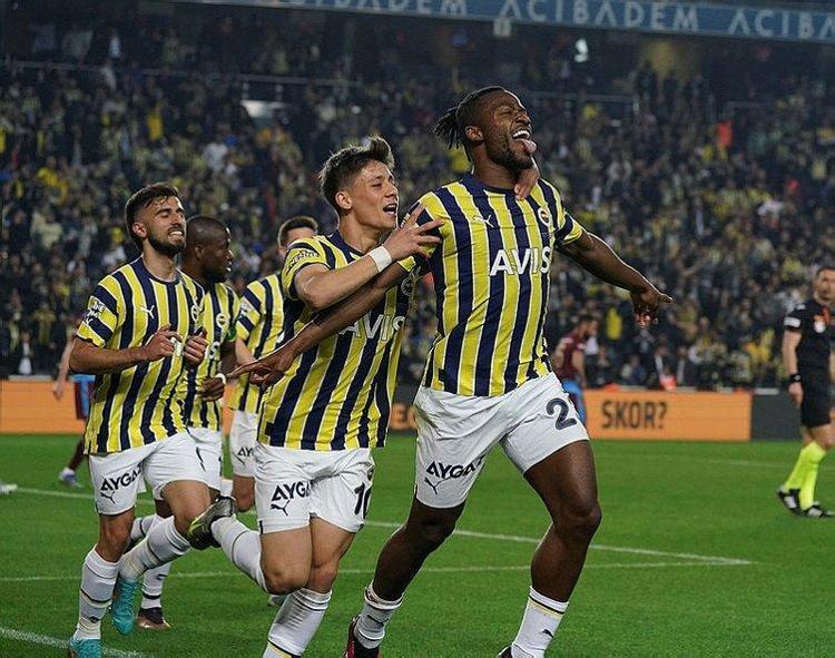 Babası önümüzdeki sezon Fenerbahçede demişti Premier Lig devine imza atıyor...