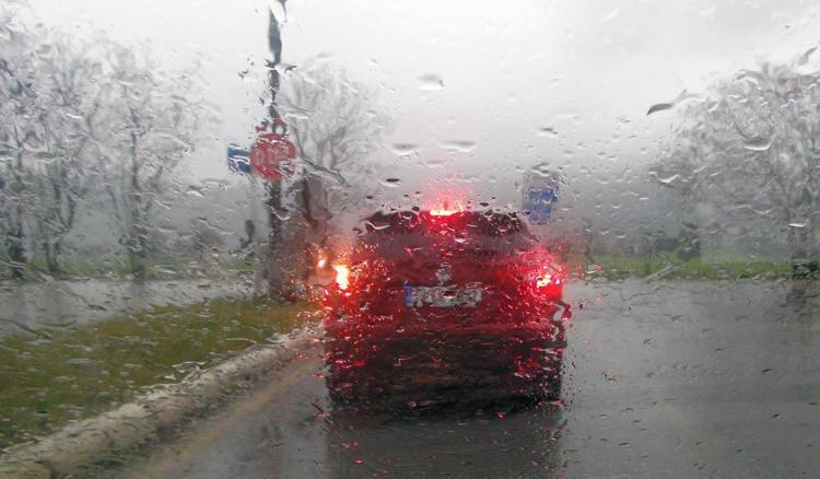 Meteoroloji sele karşı uyardı Hem dolu hem sağanak yağmur geliyor: Halılı ve battaniyeli koruma