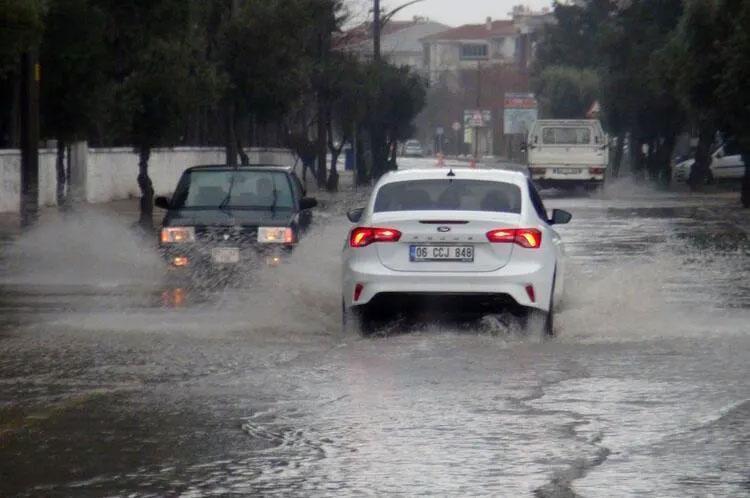 Meteorolojiden 12 il için sarı kodlu alarm Su baskınları ve yıldırım için uyarı geldi