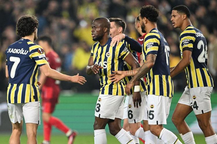 Ali Koç Dursun Özbeke şampiyonluk kupasını kaldırtmayacak TFFde olay var