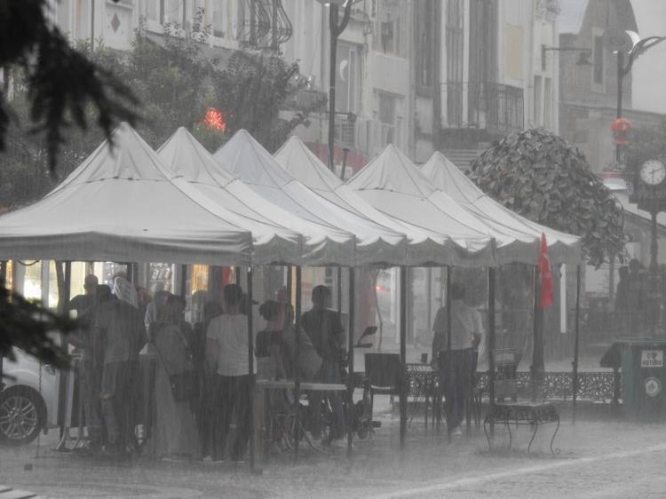 Meteoroloji haritayı baştan aşağı değiştirdi Sağanak yağmur, sel, dolu çok kuvvetli geliyor