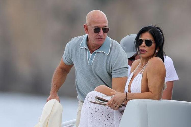 Amazonun kurucusu Jeff Bezos nişanlandı Hayatımda tanıdığım en güzel kalpli insan
