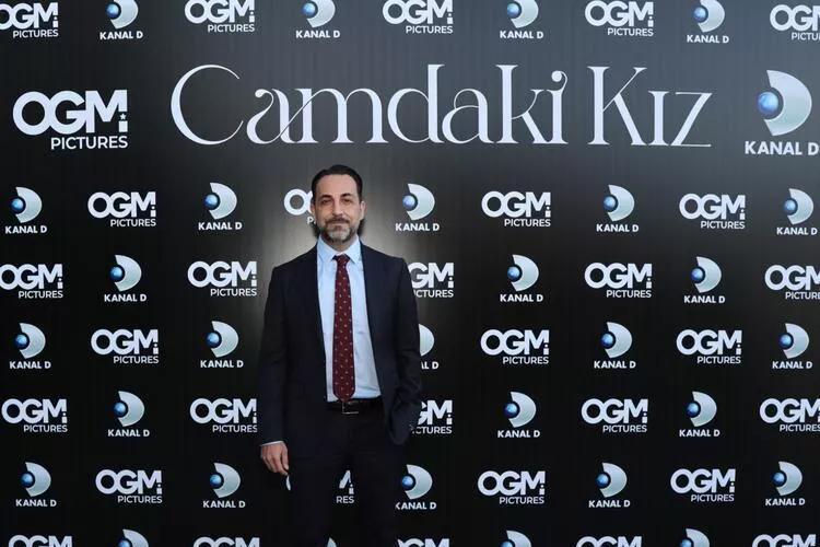 Camdaki Kız ekibi final yemeğinde Burcu Biricik coştu