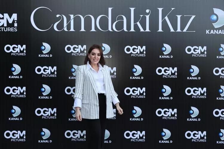 Camdaki Kız ekibi final yemeğinde Burcu Biricik coştu