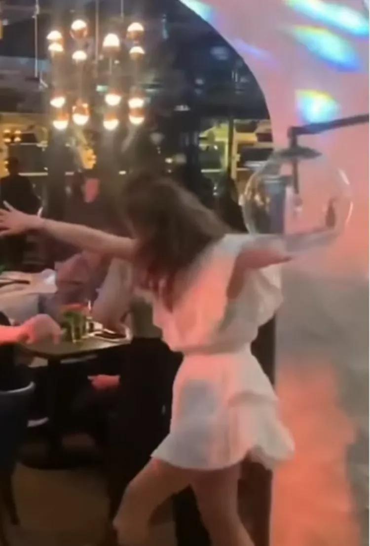 Camdaki Kız ekibi final yemeğinde Burcu Biricik coştu