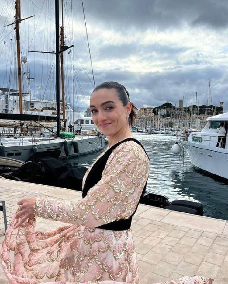 Merve Dizdar yeni bir aşka yelken açtı Çiçeği burnunda çiftten ilk kare geldi