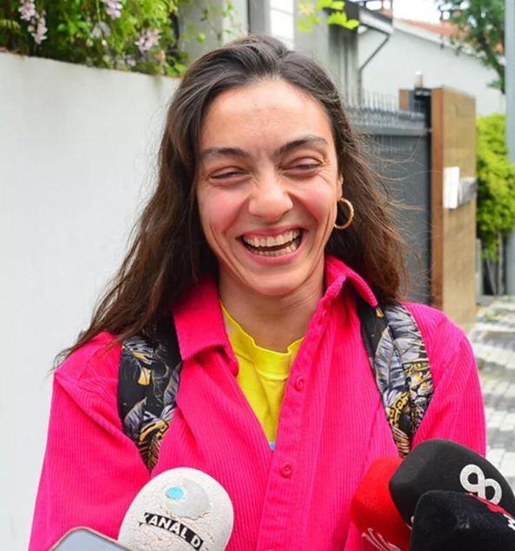 Merve Dizdar yeni bir aşka yelken açtı Çiçeği burnunda çiftten ilk kare geldi
