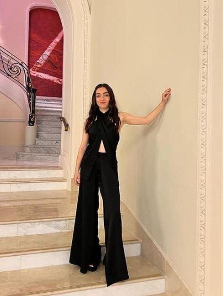 Merve Dizdar yeni bir aşka yelken açtı Çiçeği burnunda çiftten ilk kare geldi