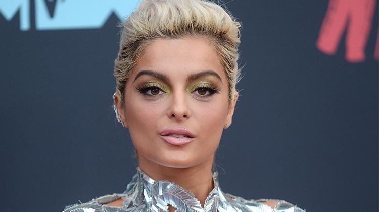 Bebe Rexha zor bir durum dedi ve çağrıda bulundu