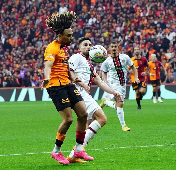 Arsenalden sonra fiyat arttırdılar Galatasaraya 18.5 milyon euro