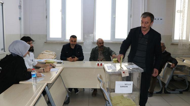 VANDA SEÇMEN, CUMHURBAŞKANI SEÇİMİ İÇİN SNADIK BAŞINDA