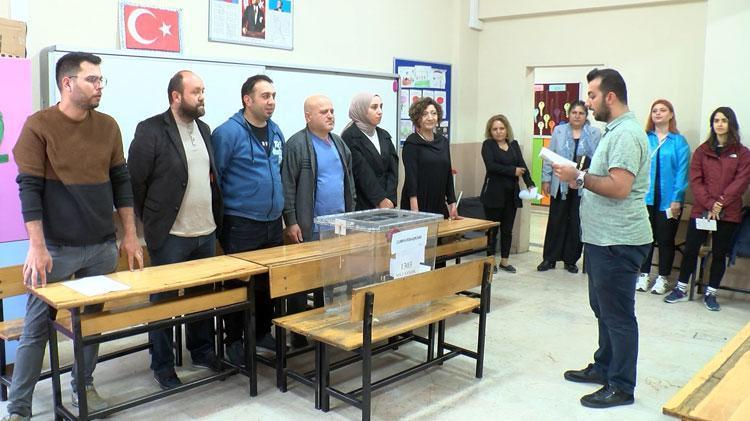 İSTANBULDA İLK OYLAR KULLANILDI