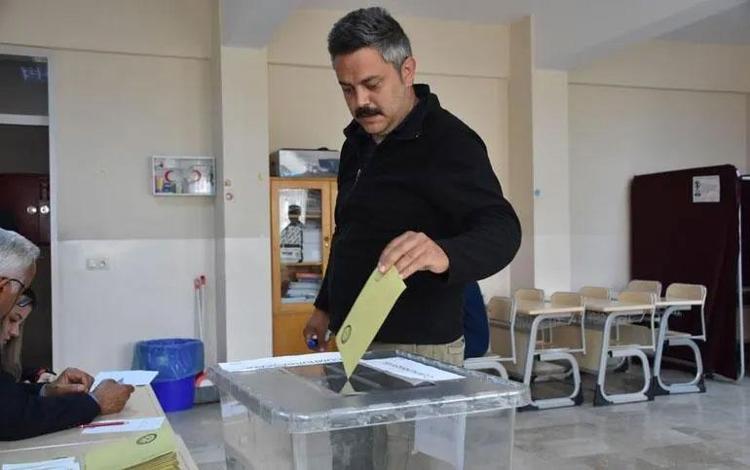 SİVASTA OY VERME İŞLEMİ BAŞLADI