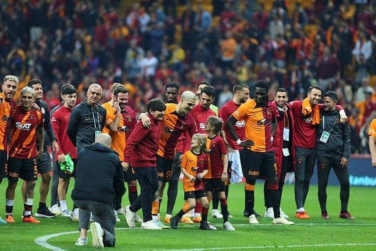 Galatasaraya 65 milyon euro Nelsson ve Boeyden sonra bir ayrılık daha