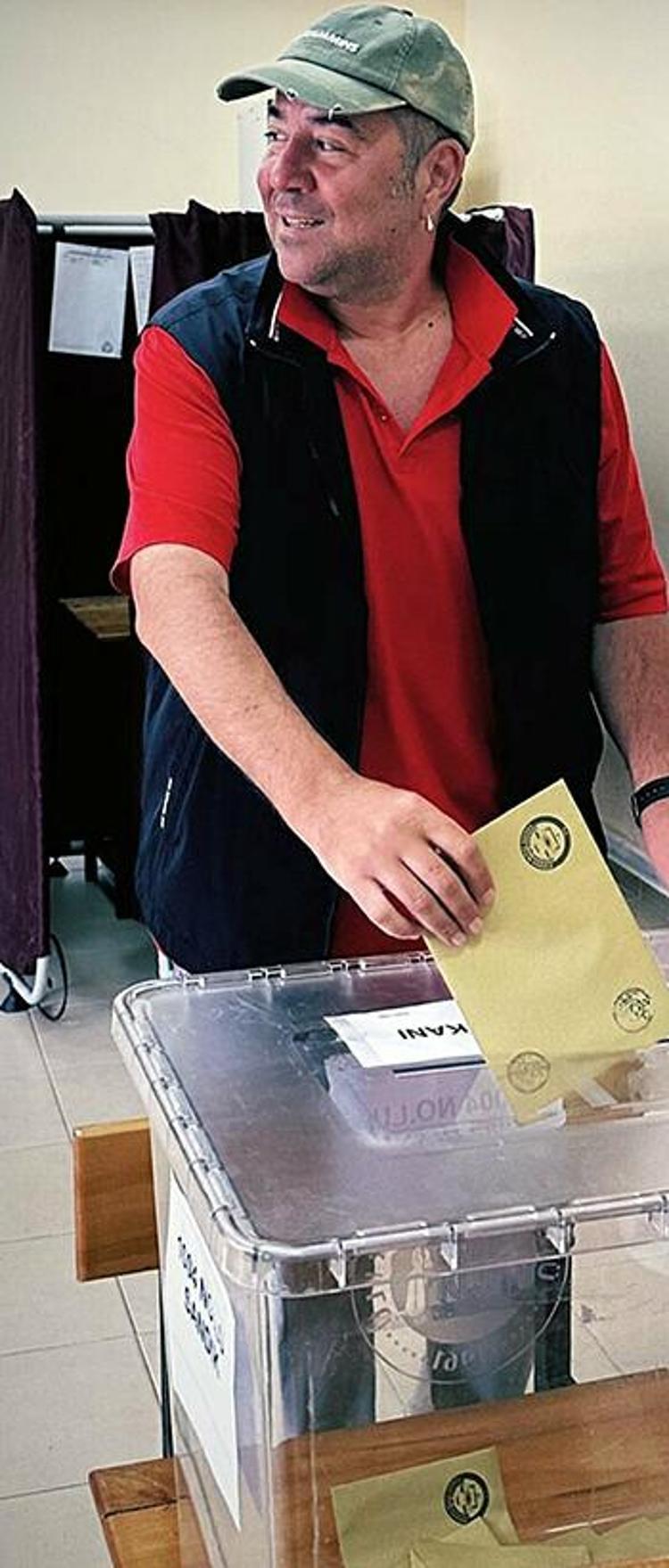 Ünlüler sandık başına gitti