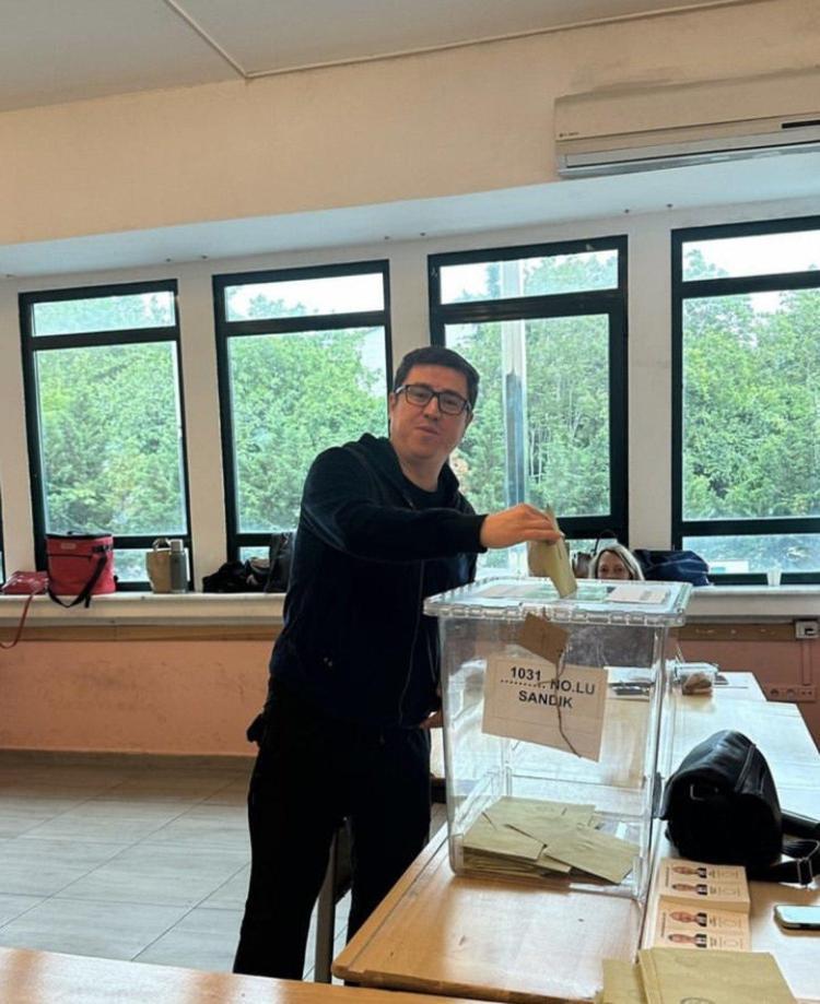 Ünlüler sandık başına gitti