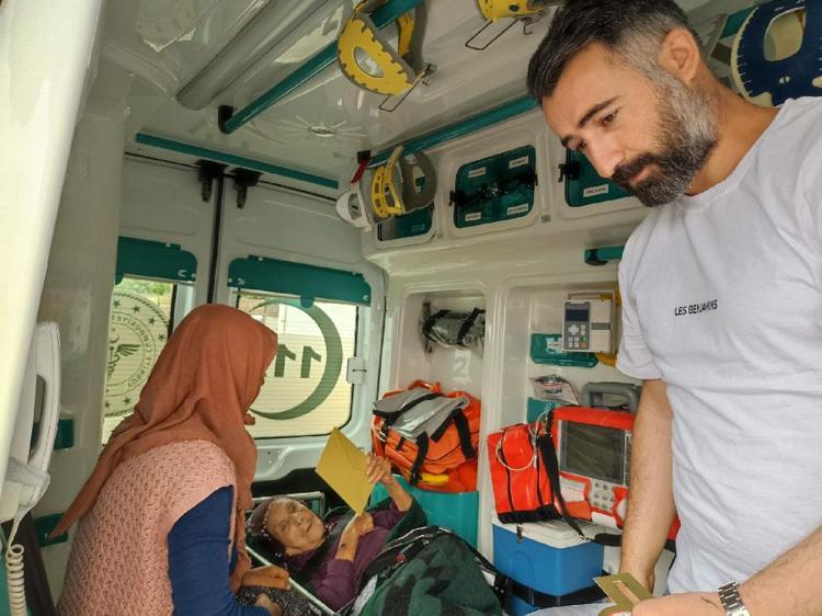 OYUNU AMBULANSTA KULLANDI