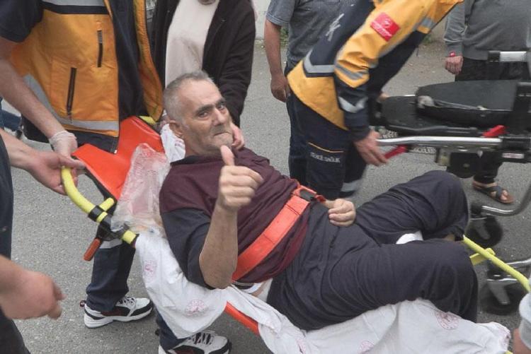 YOĞUN BAKIMDAN ÇIKTI,MBULANSLA OYUNU KULLANMAYA GİTTİ
