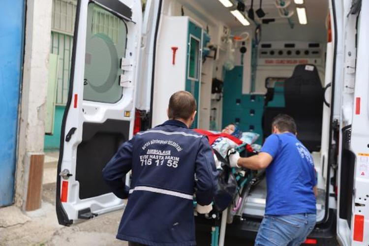SEREBRAL PALSİ HASTASI SEDYE İLE SANDIĞA TAŞINDI