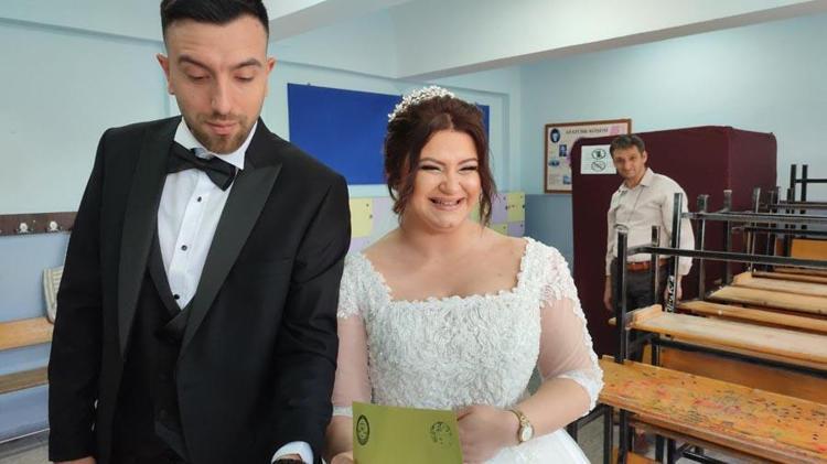 GELİN VE DAMATLIKLA SANDIĞA GİTTİLER
