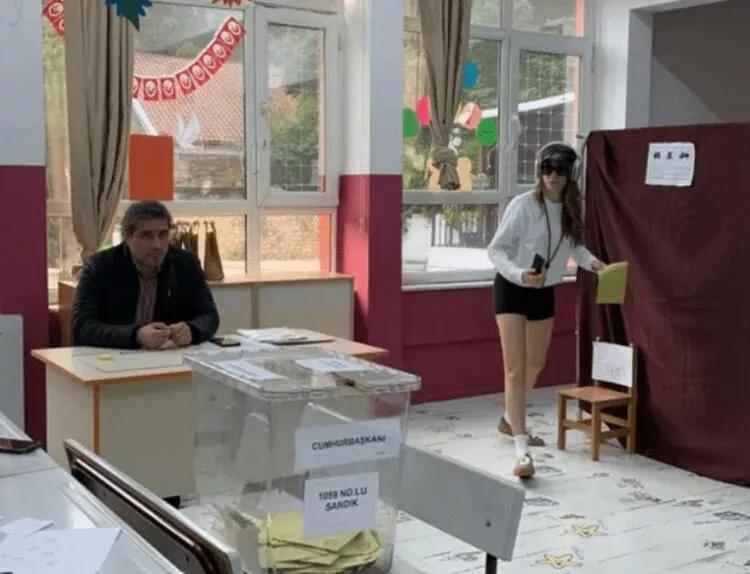 Ünlüler sandık başına gitti