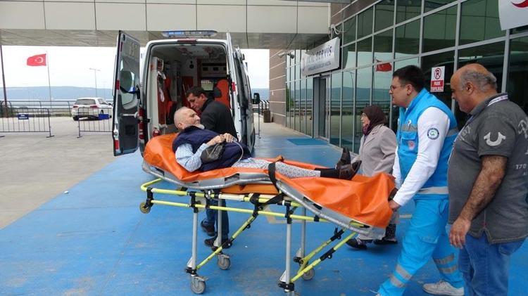 SEDYEYLE GETİRİLDİĞİ OKULDA OY KULLANDI