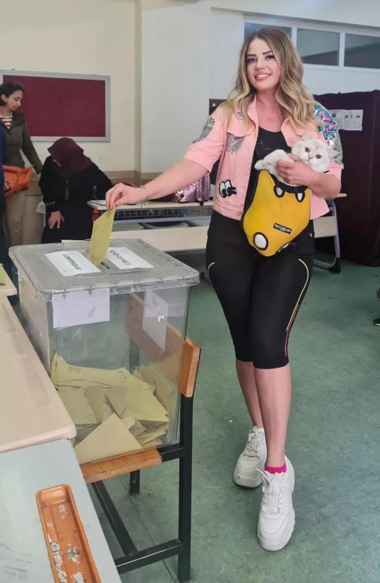 ESRA SÖNMEZER